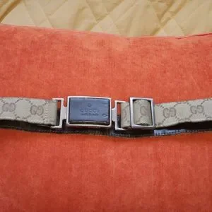 A Gucci Vintage belt the size is a 30- to 32 inch but it runs small fits lk a 29 Vintage Gucci Horsebit Belt Unisex Size 30 | eBay main image 3